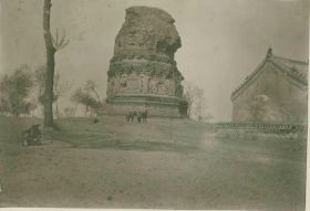 Seite 67_02 Zerstörte Pagode.jpg