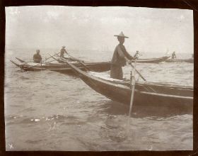17 Die ersten Chinesen auf meiner Reise auf einem Sampan (Sampan= Bezeichnung für ein Plankenboot).jpg